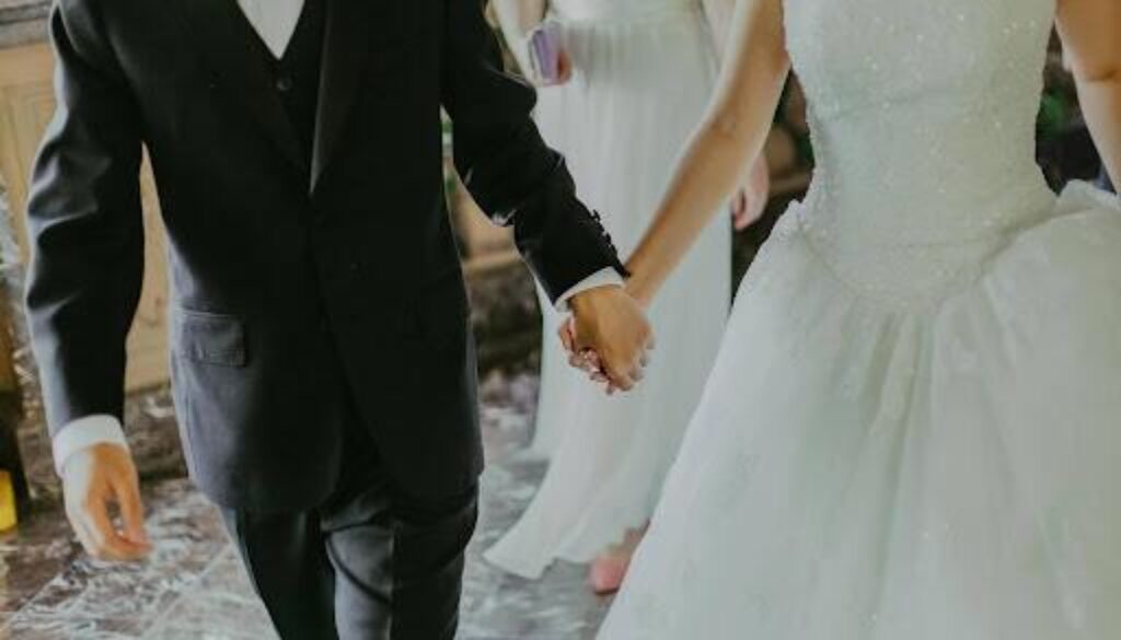 bride and groom holdinig hands