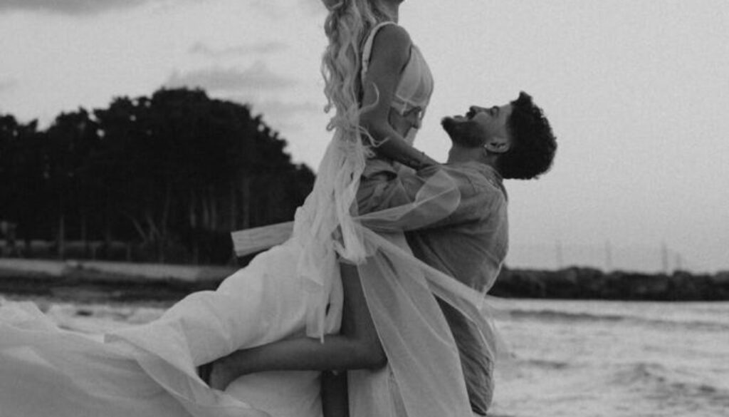 free-photo-of-a-couple-on-a-beach