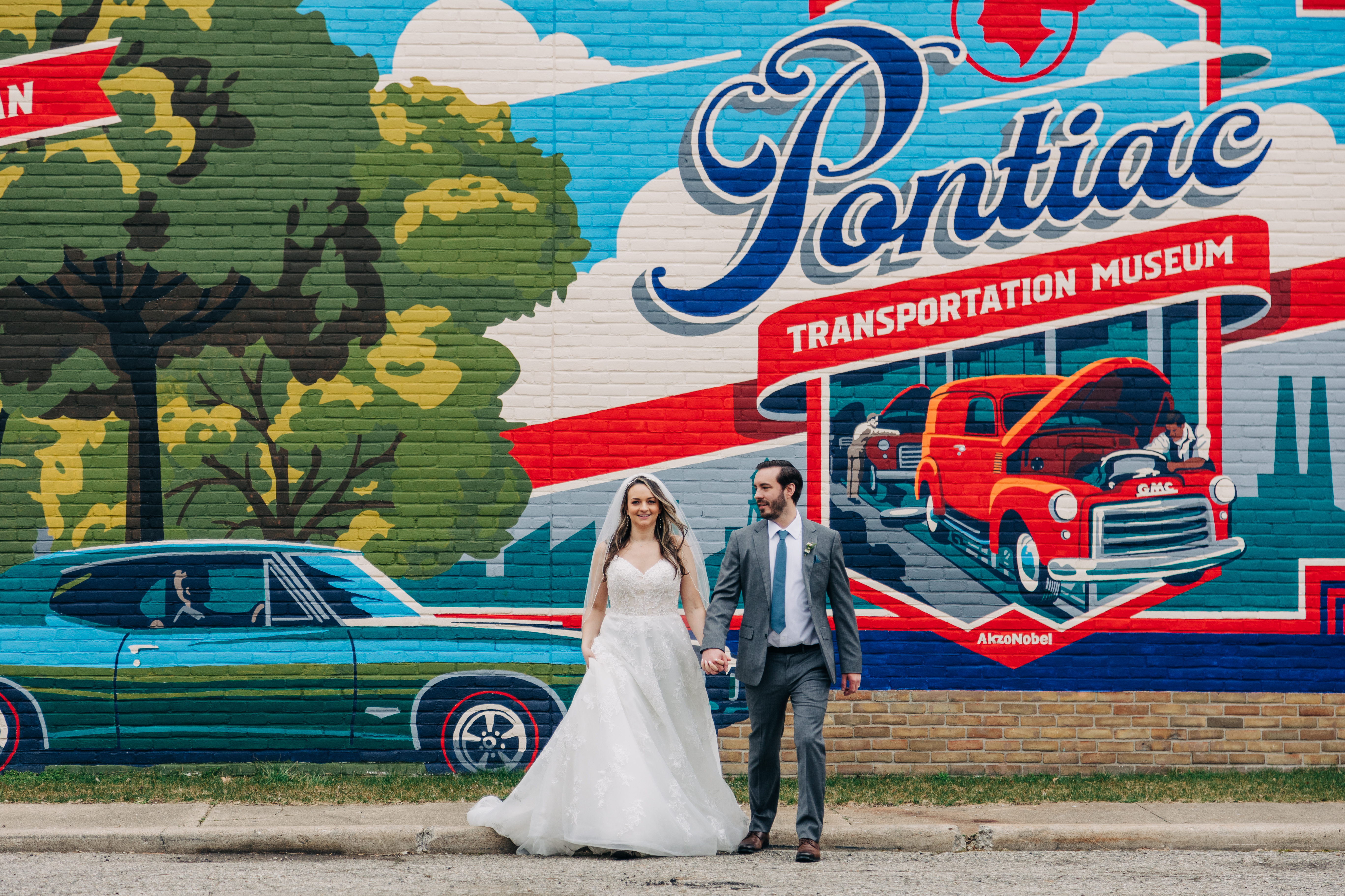 bride and groom at Pontiac Transportaion Museum